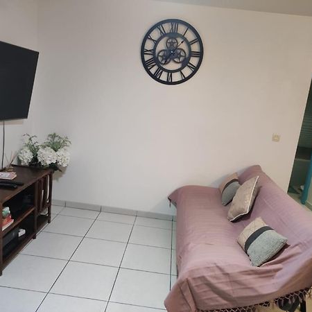 Charmant Appt Proche De Toutes Commodites La Possession Exterior foto